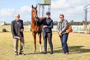 Stryker Queen & winning owners Stryker Queen & winning owners
